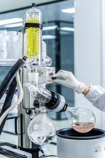 探訪麥吉麗研發工廠 精密儀器儀表如何鑄就高端國貨護膚傳奇